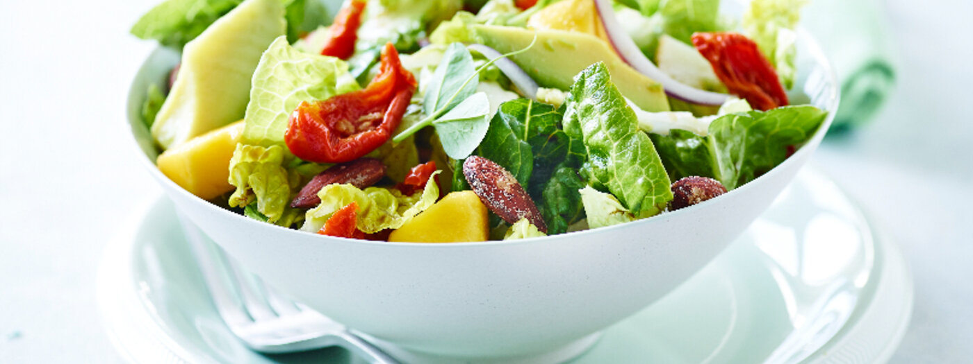 Image of Green salad with avocado, mango, semi-dried tomatoes and salt-roasted almonds recipe made with Ardo products