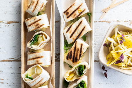  Grilled wrap with camembert and apple