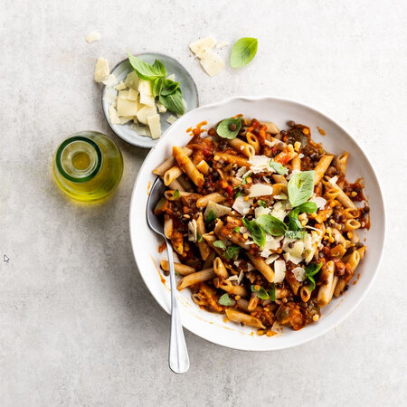 Vegan penne with letscho and lentils