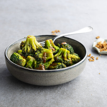 Vietnamese stir-fried broccoli 